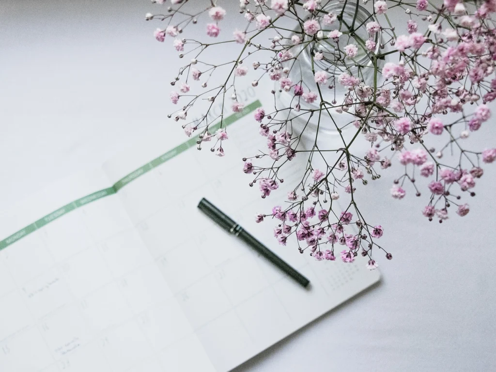 A minimalist planner layout with a simple weekly spread and to-do list